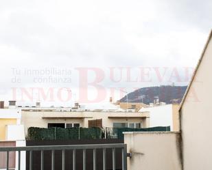 Vista exterior de Casa adosada en venda en  Jaén Capital amb Calefacció i Terrassa