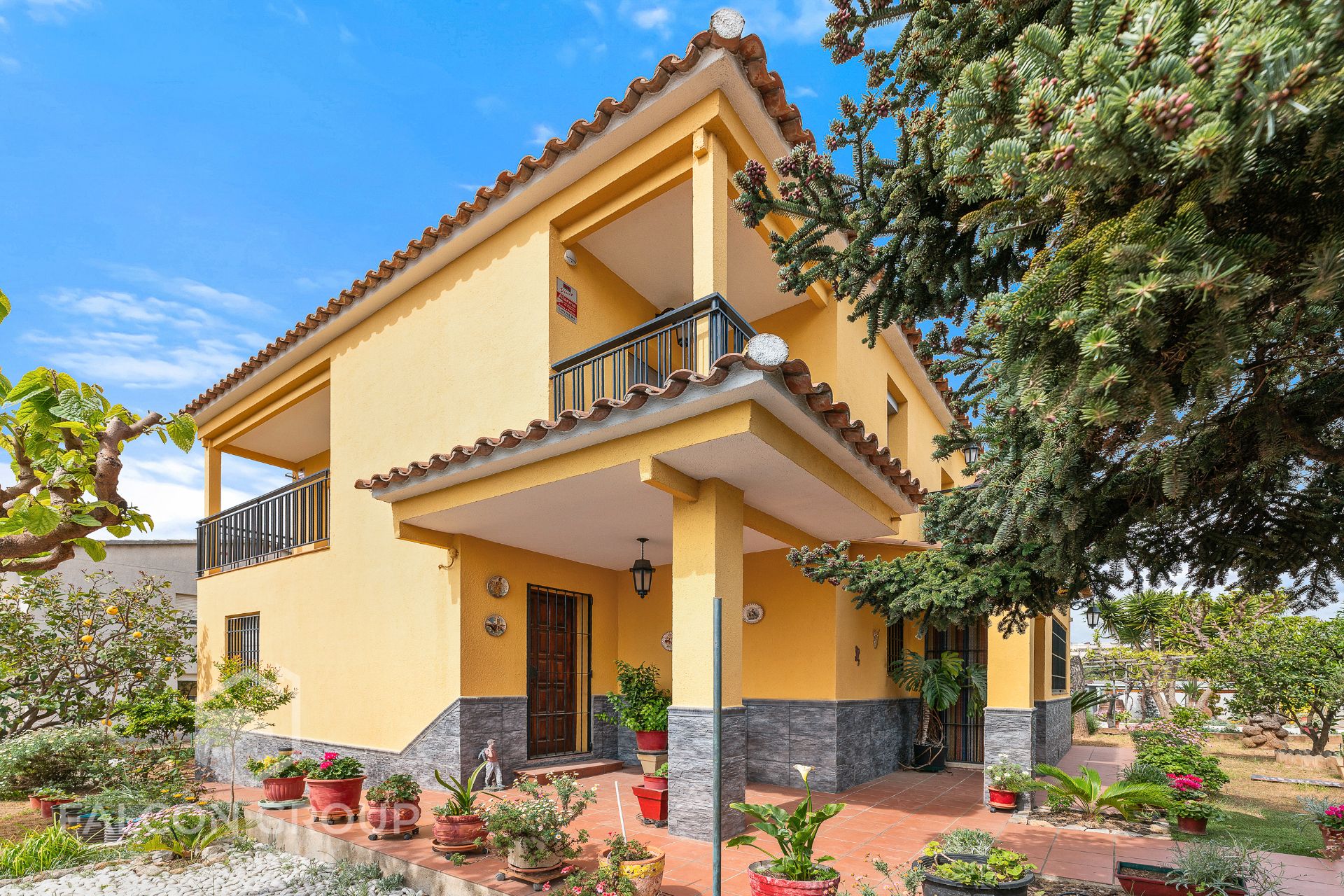 Vista exterior de Casa o xalet en venda en El Vendrell amb Jardí privat, Terrassa i Traster