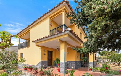 Vista exterior de Casa o xalet en venda en El Vendrell amb Jardí privat, Terrassa i Traster