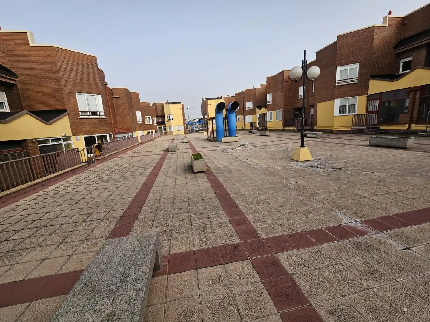 Vista exterior de Casa adosada en venda en Villamayor amb Calefacció, Parquet i Traster