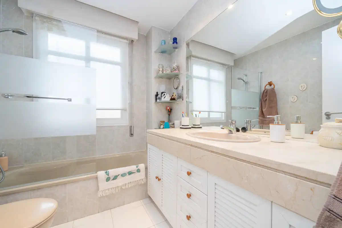 Bathroom of Houses for sale in Torrelodones  with Air Conditioner, Heating and Private garden
