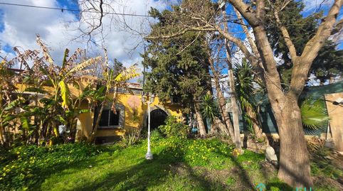 Casa en gran parcela de 6.500 m2 rodeada de tierras rústicas en Gava. Oportunidad.