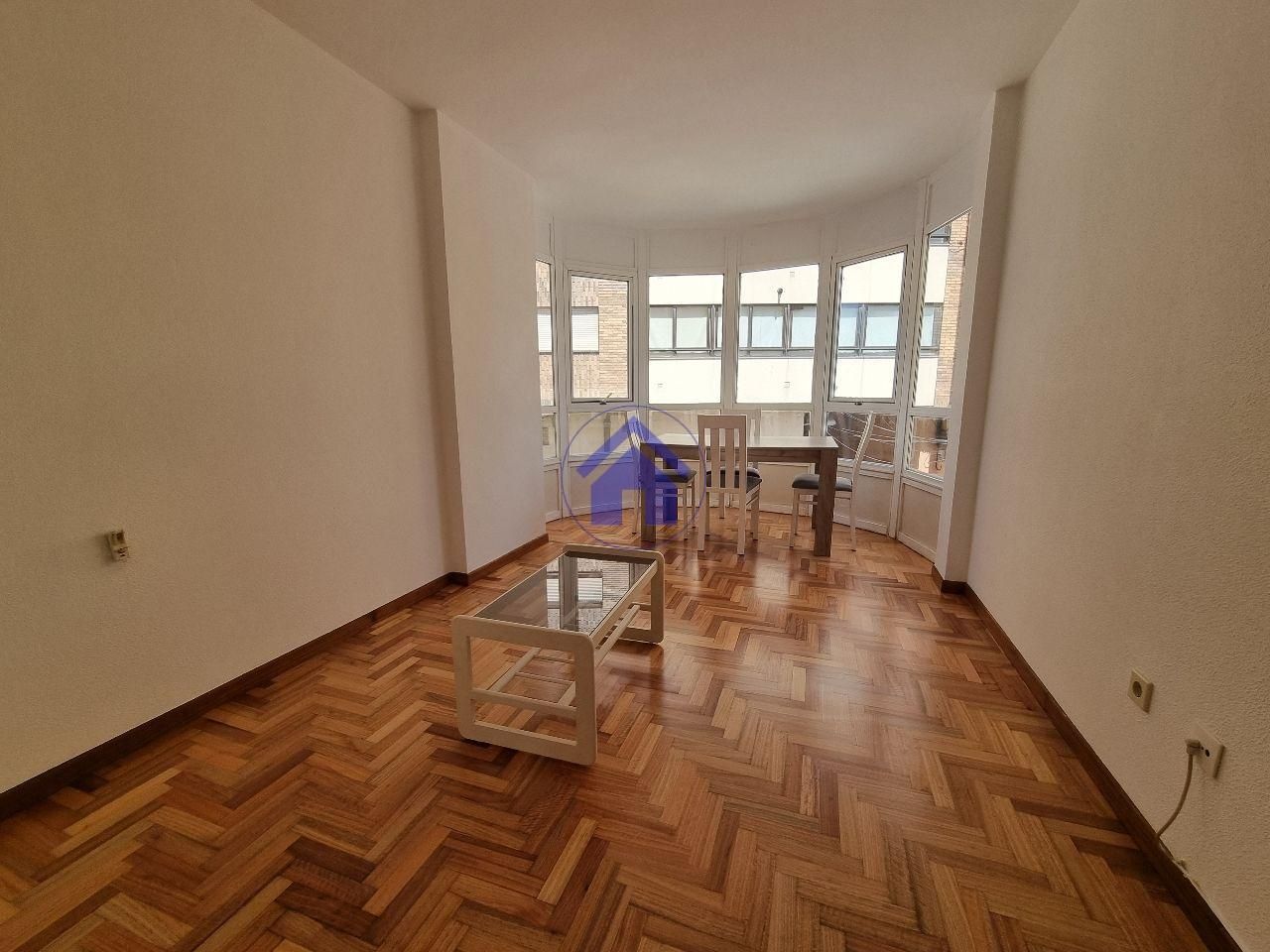 Living room of Apartment for sale in Vigo   with Heating, Parquet flooring and Storage room