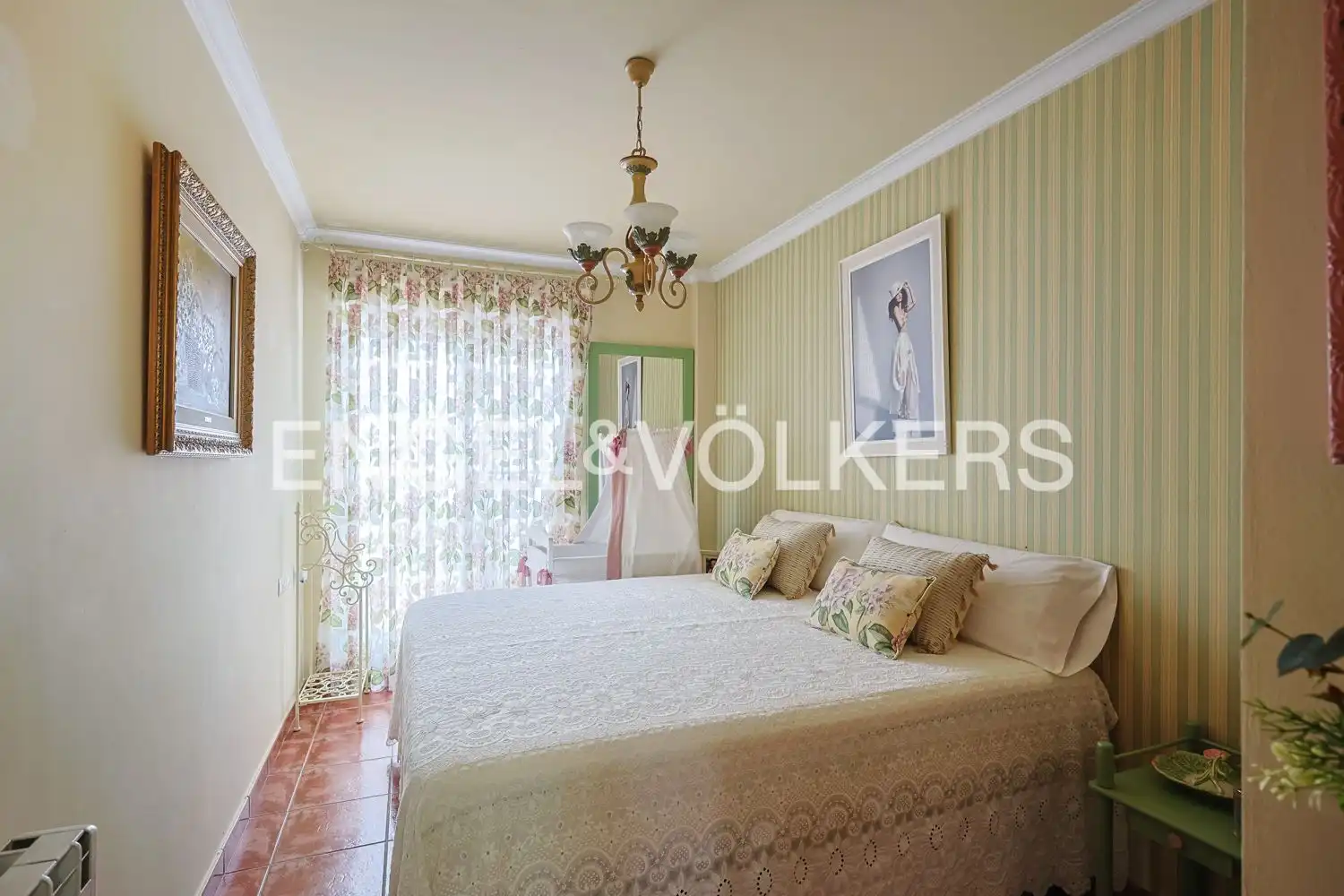 Habitación de Piso en venta en Navajas con Calefacción, Terraza y Amueblado