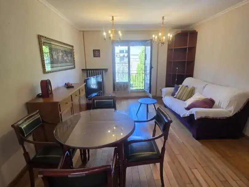 Sala d'estar de Pis en venda en León Capital  amb Balcó