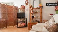 Living room of Flat to rent in  Madrid Capital  with Air Conditioner, Heating and Furnished