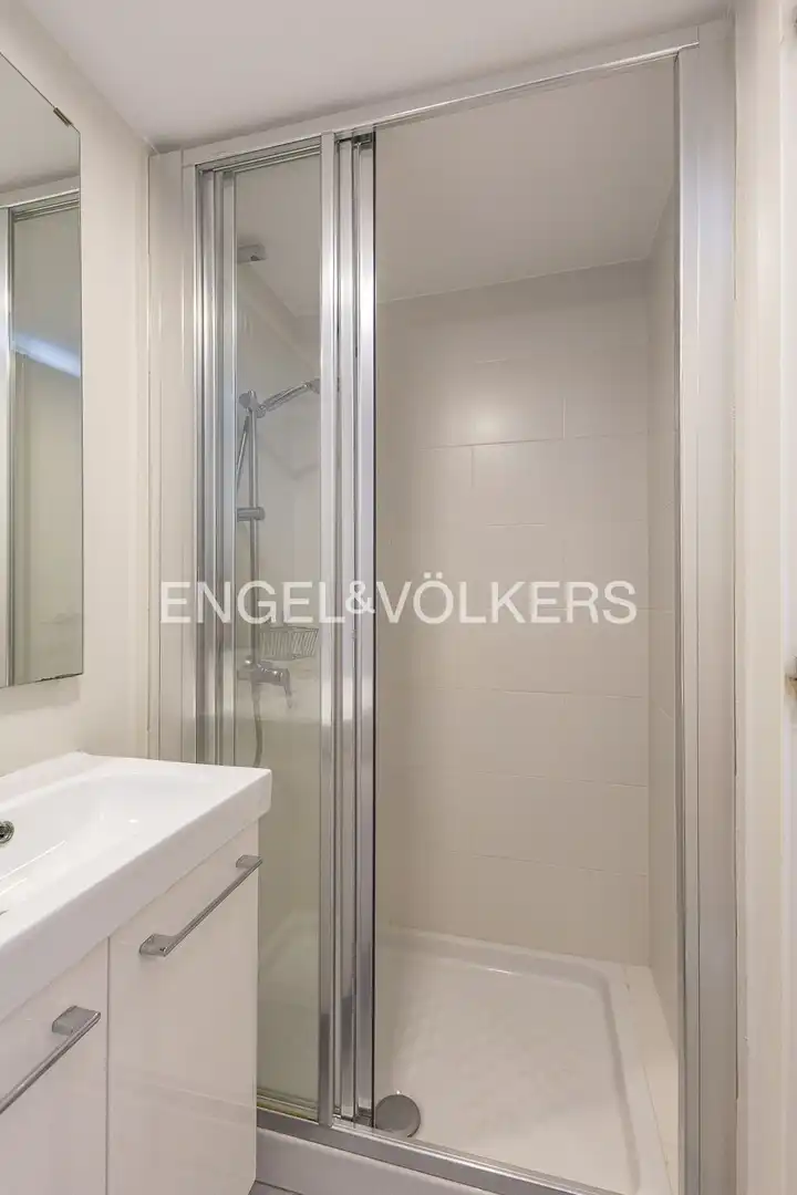 Badezimmer von Dachboden zur Miete in Madrid mit Klimaanlage, Heizung und Terrasse