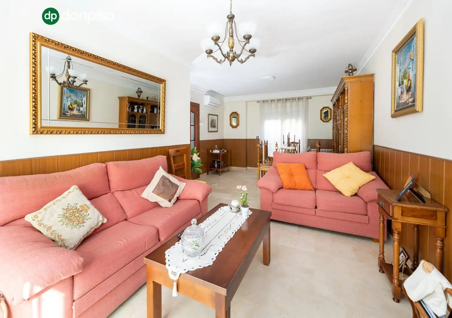 Sala d'estar de Casa adosada en venda en Chana
