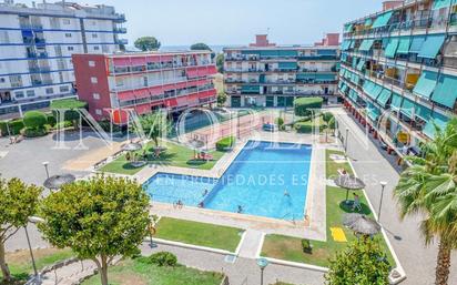 Piscina de Apartament en venda en Sant Andreu de Llavaneres amb Aire condicionat, Calefacció i Jardí privat