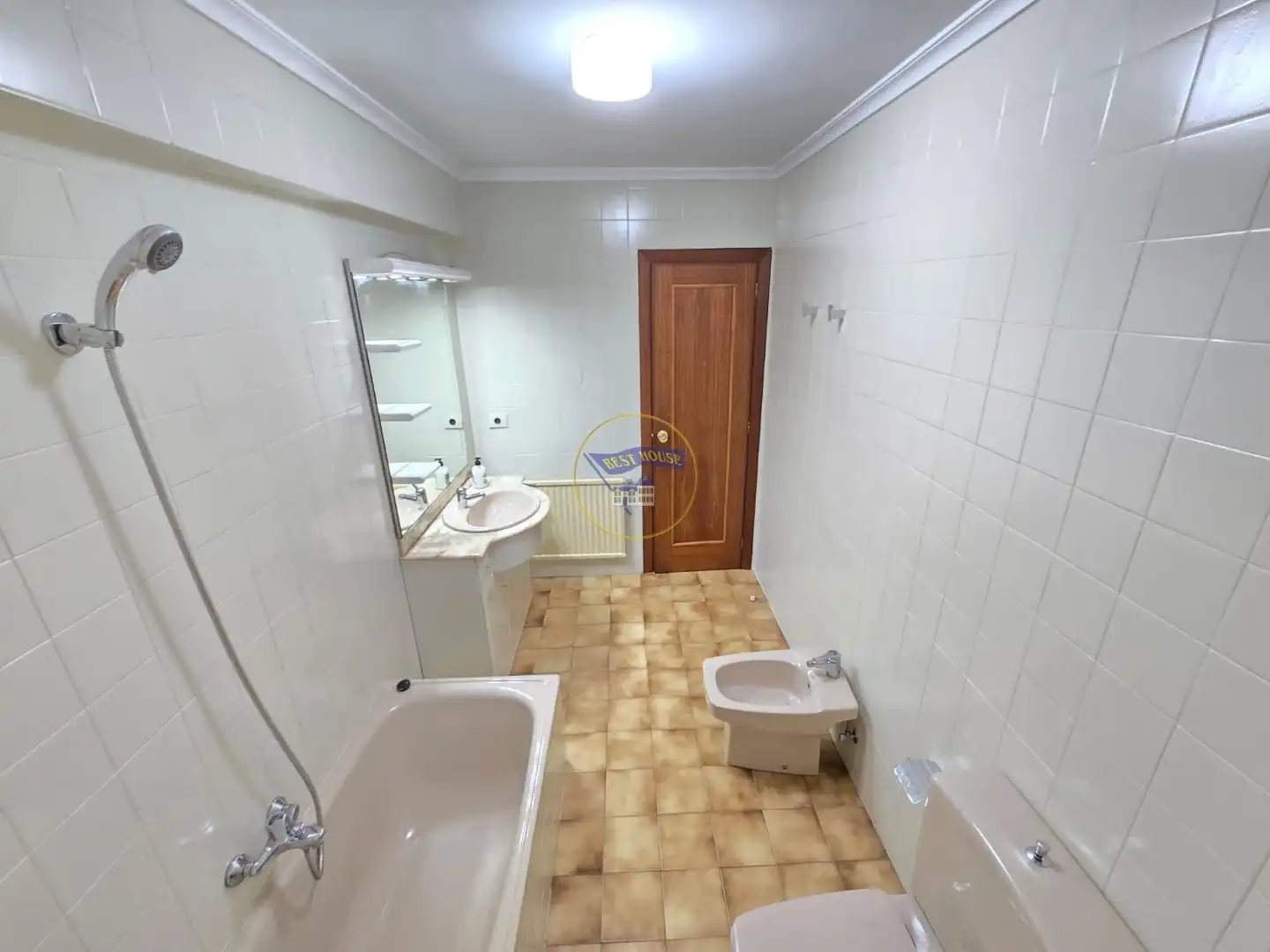 Baño de Piso en venta en Vigo  con Calefacción, Parquet y Terraza