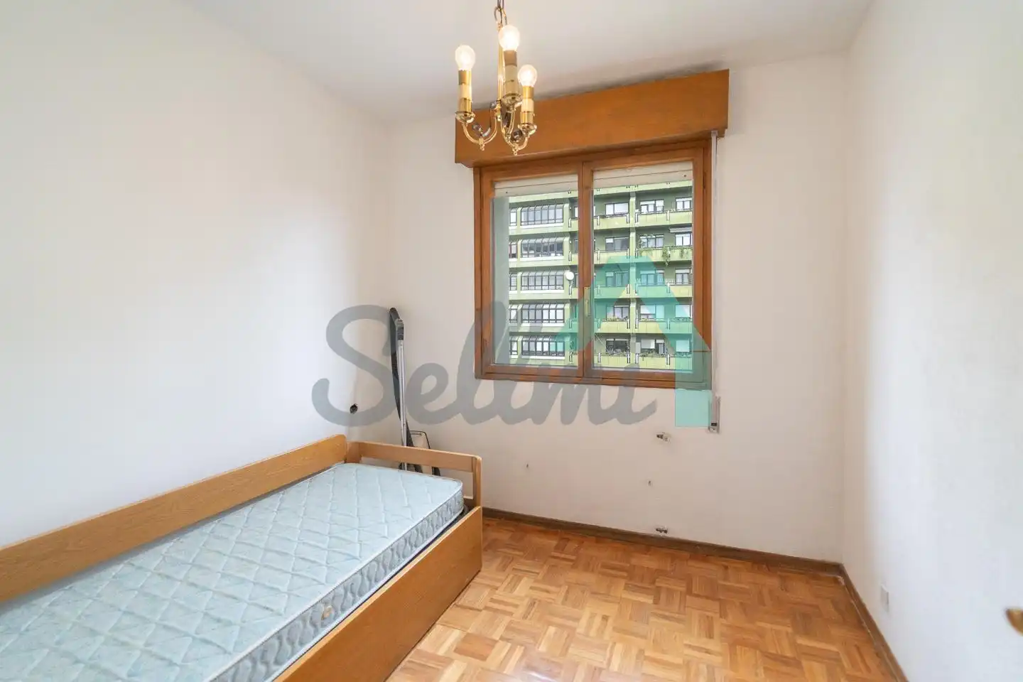 Bedroom of Flat for share in Oviedo   with Heating, Parquet flooring and Furnished