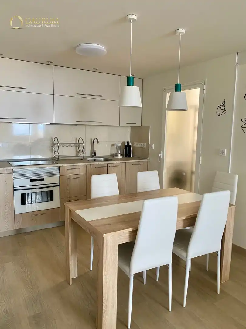 Appartamento con piscina in vendita a CALLE DE VIENA, 1, imagen 9