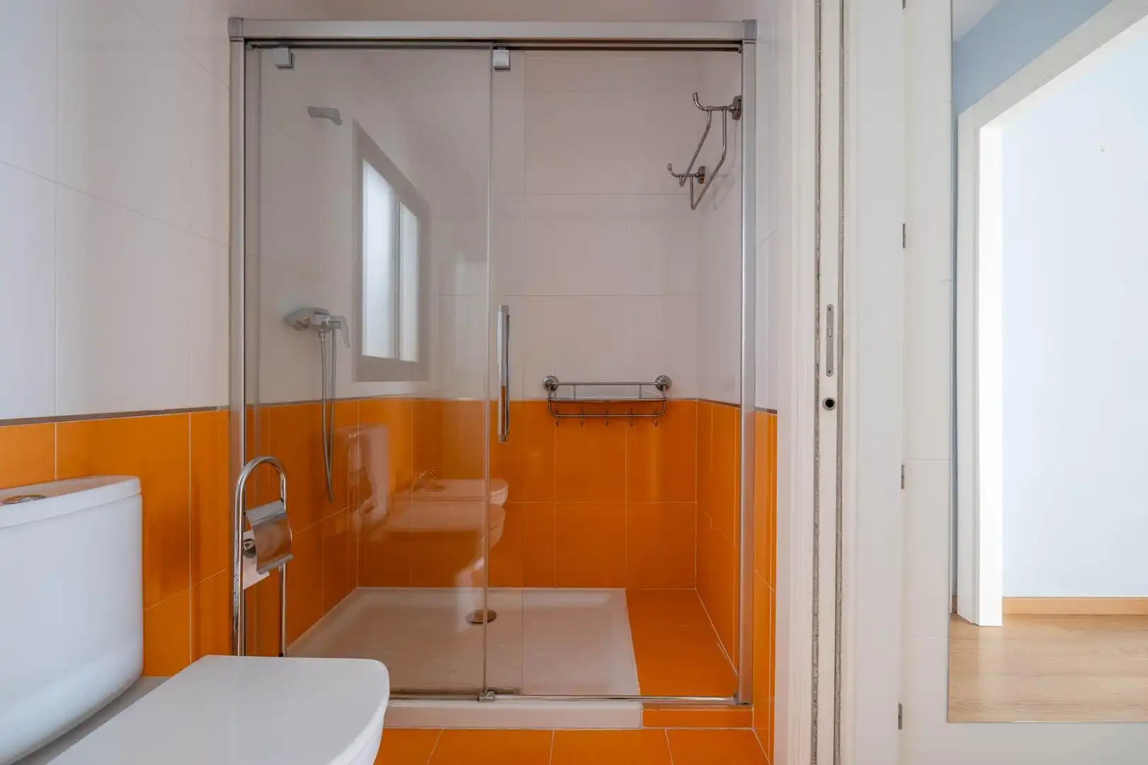 Baño de Piso en venta en Motril con Terraza y Piscina comunitaria