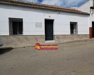 Vista exterior de Casa o xalet en venda en La Luisiana amb Aire condicionat, Jardí privat i Terrassa