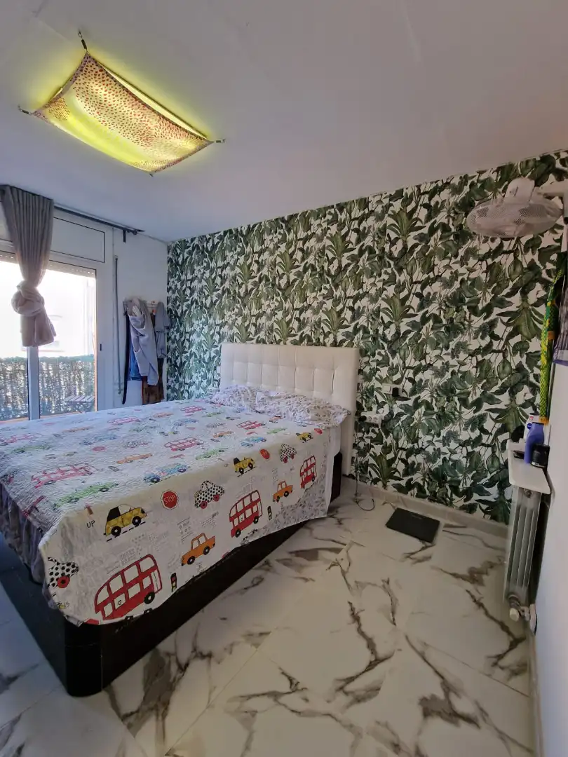 Habitación de Piso en venta en Badalona con Trastero, Horno y Balcón