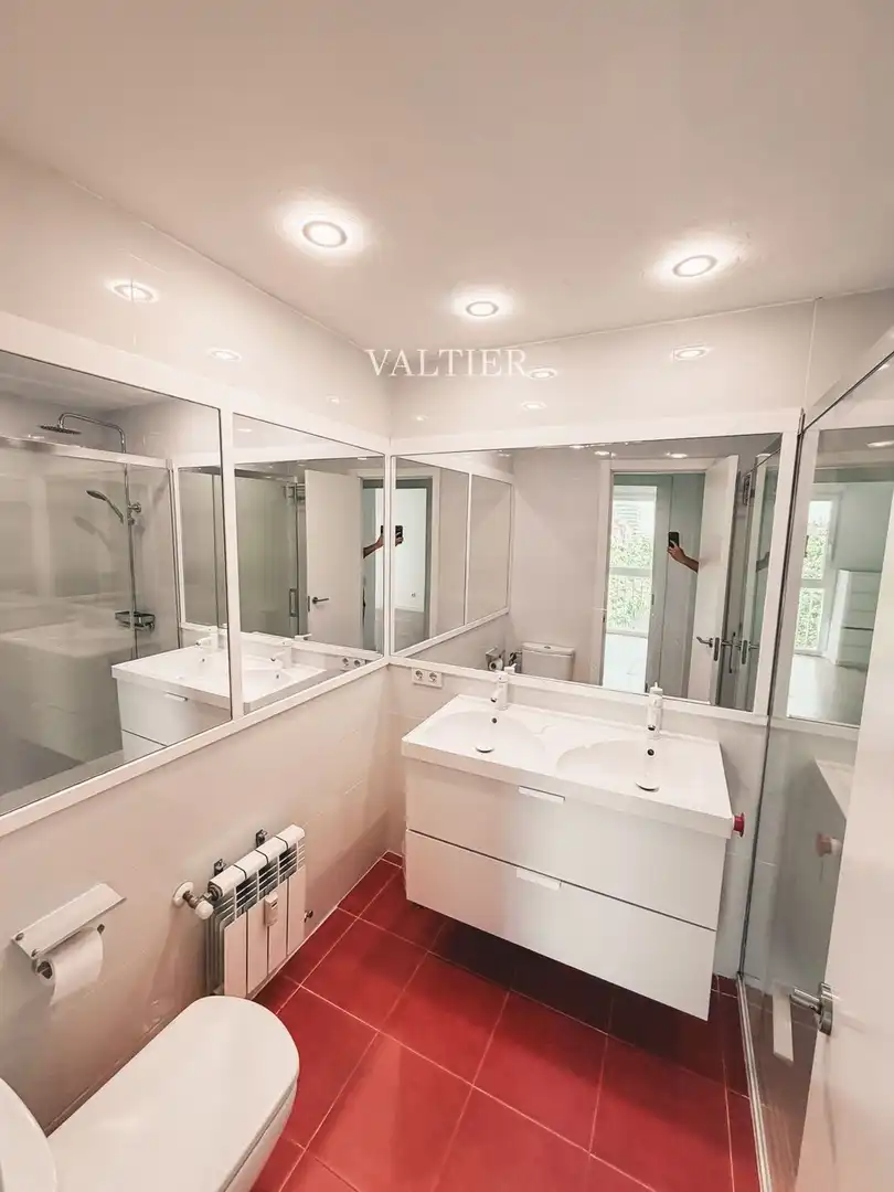 Baño de Piso de alquiler en Madrid con Aire acondicionado y Terraza