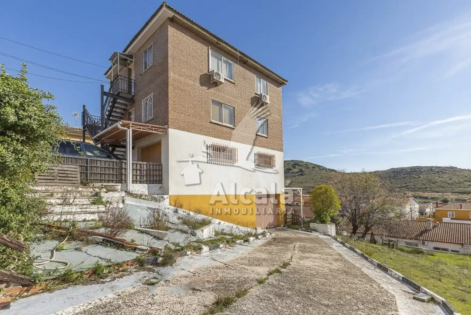Vista exterior de Casa o xalet en venda en Villalbilla amb Aire condicionat, Calefacció i Jardí privat