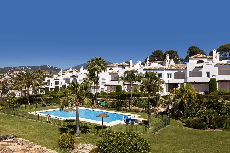 Habitatge amb piscina en venda a Nueva Andalucía