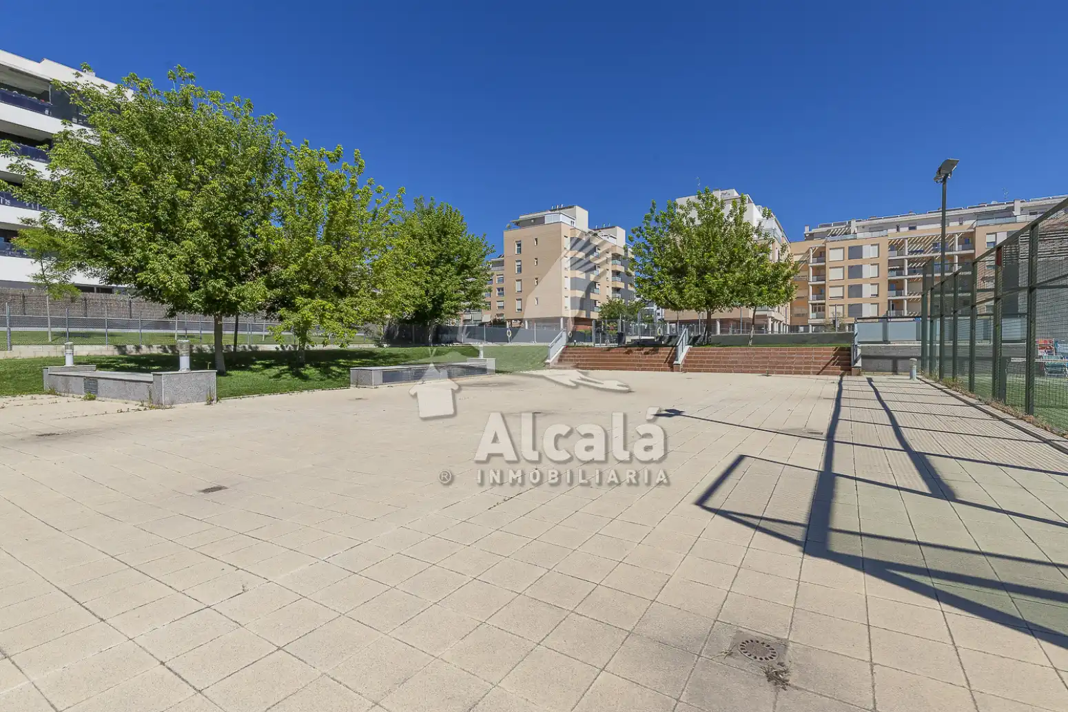 Außenansicht von Wohnung zum Verkauf in Alcalá de Henares mit Klimaanlage, Heizung und Privatgarten