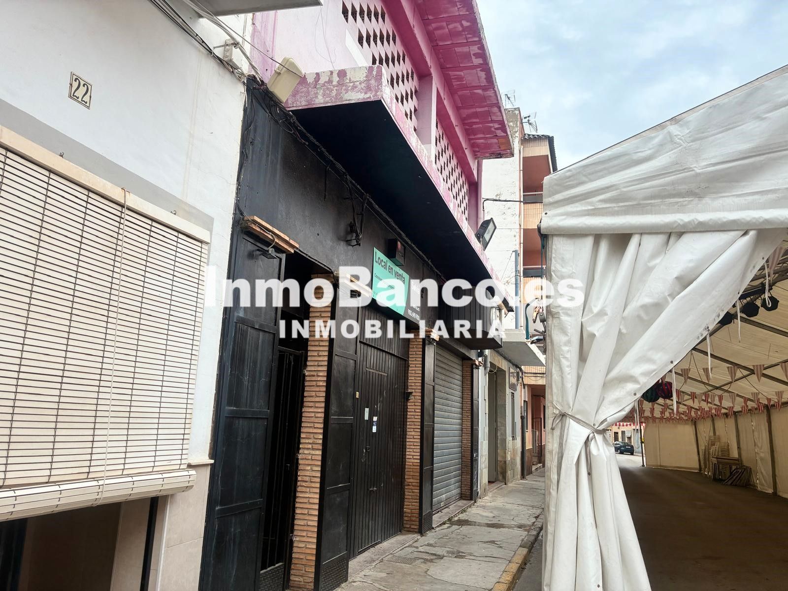 Außenansicht von Geschaftsraum zum Verkauf in La Pobla Llarga mit Terrasse