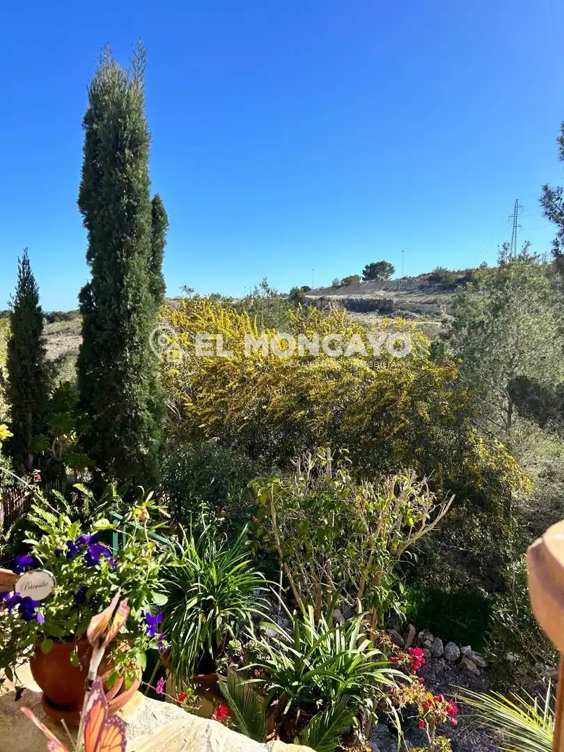 Casa adosada en venda en Orihuela amb Aire condicionat, Calefacció i Jardí privat