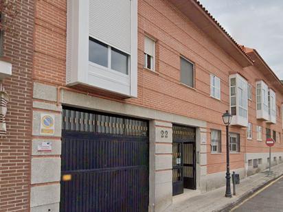 Vista exterior de Dúplex en venda en Sevilla la Nueva amb Piscina comunitària