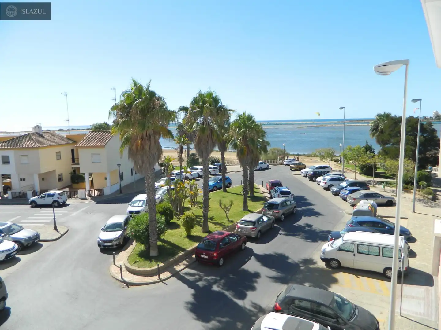 Aparcament de Casa adosada en venda en Isla Cristina amb Terrassa, Traster i Moblat