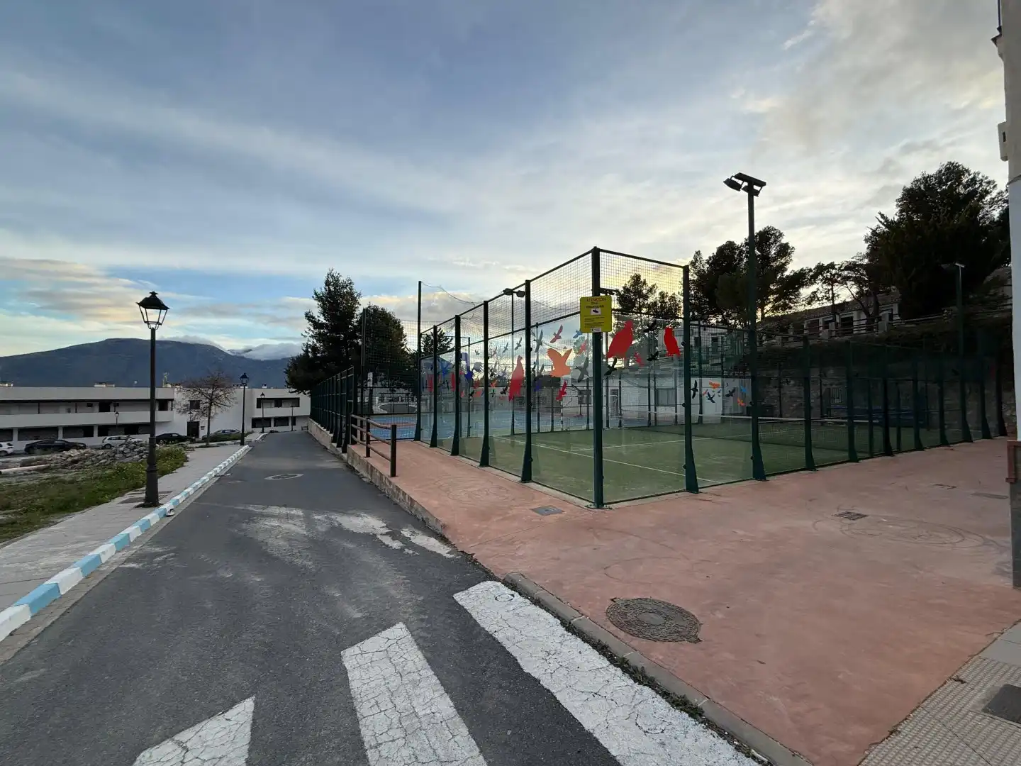 Vista exterior de Piso en venta en Carataunas con Calefacción, Terraza y Piscina comunitaria