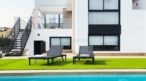 Casas en construcción con piscina, en la provincia de Alicante, en la localidad de Algorfa. 3 habitaciones | 198 m² | 12 kilómetro