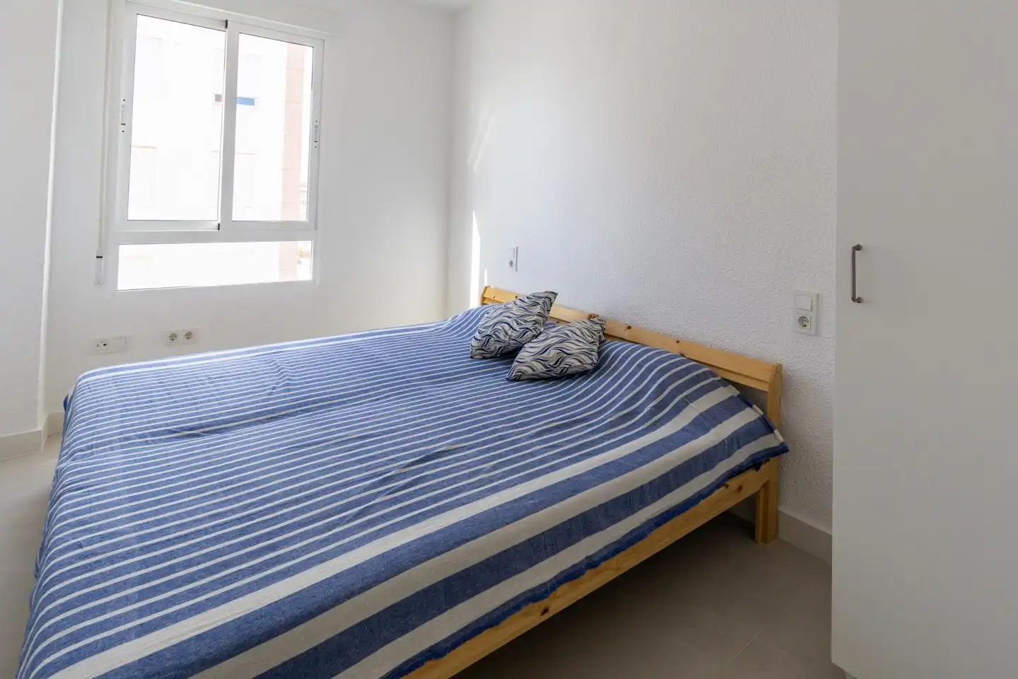 Schlafzimmer von Wohnung zum Verkauf in Santa Pola mit Klimaanlage und Terrasse