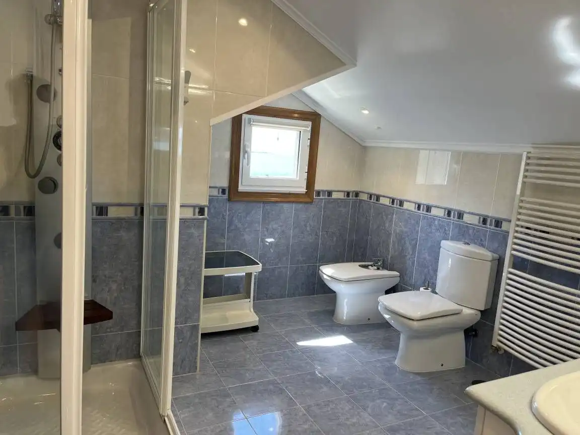 Baño de Finca rústica de alquiler en Baiona con Jardín privado, Terraza y Piscina