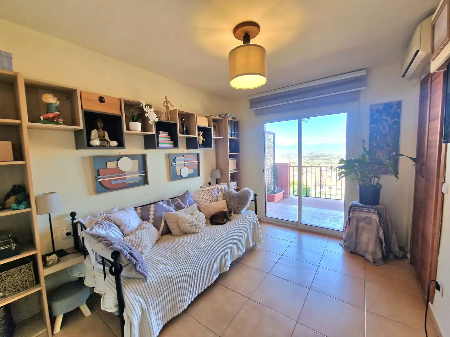 Sala d'estar de Casa adosada en venda en Alhaurín de la Torre amb Aire condicionat, Terrassa i Traster