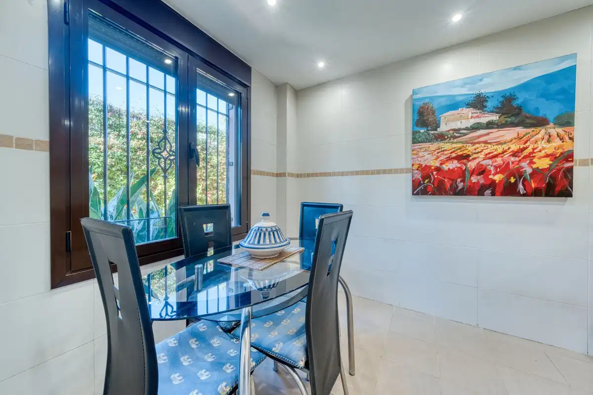 Comedor de Casa adosada en venta en Estepona con Aire acondicionado, Terraza y Piscina comunitaria