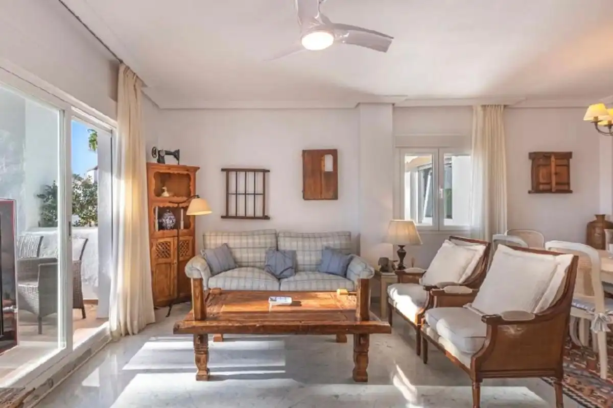 Wohnzimmer von Wohnung zum Verkauf in Marbella mit Klimaanlage, Heizung und Schwimmbad