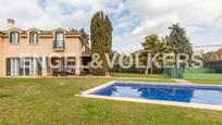 Exterior view of House or chalet for sale in Pozuelo de Alarcón  with Air Conditioner, Heating and Private garden