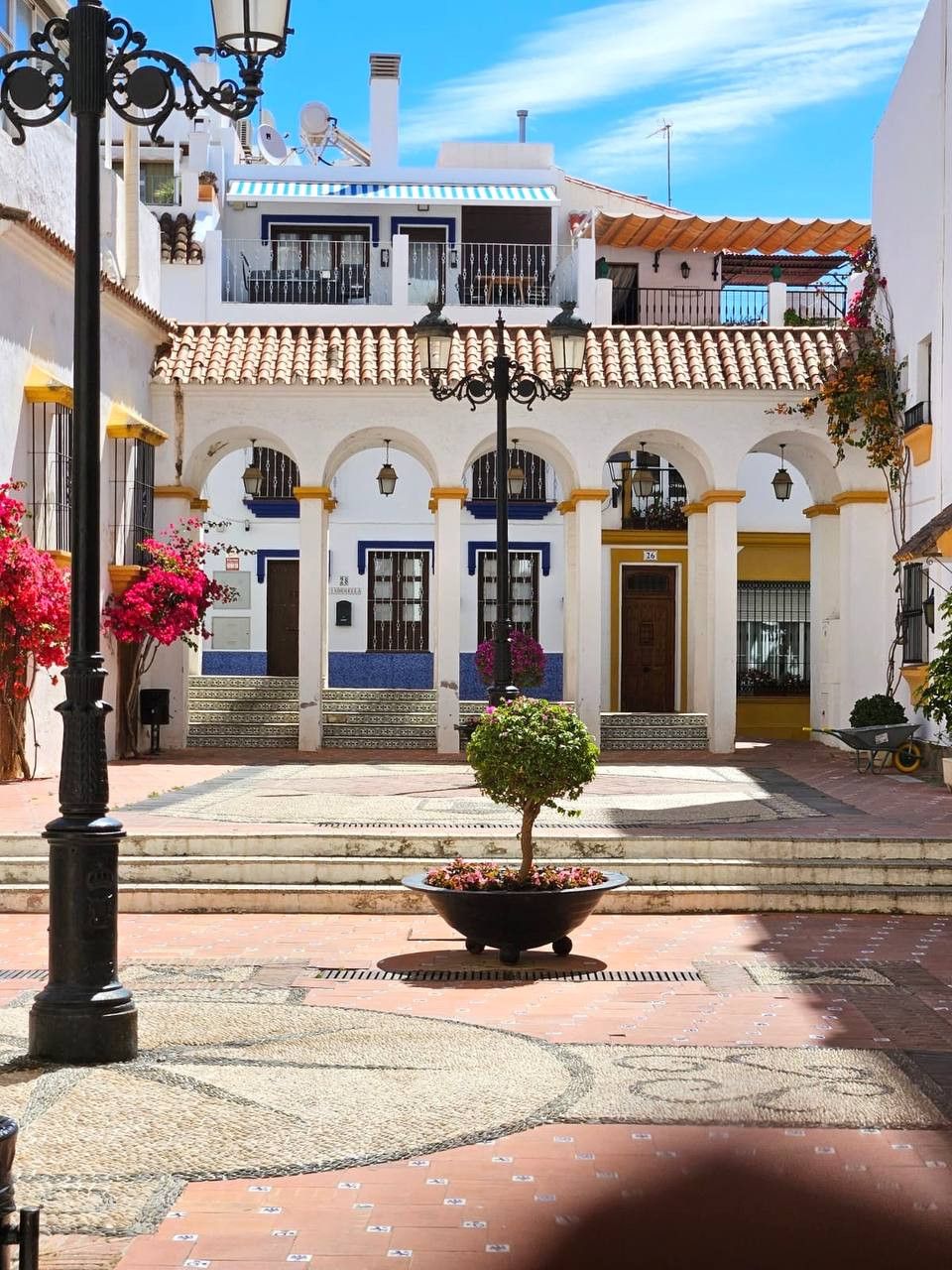Vista exterior de Casa adosada de lloguer en Marbella amb Aire condicionat, Calefacció i Terrassa