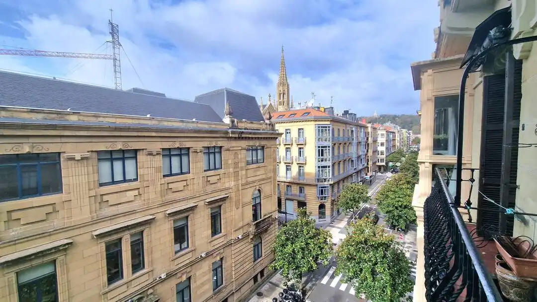 Vista exterior de Piso en venta en Donostia - San Sebastián  con Calefacción y Balcón