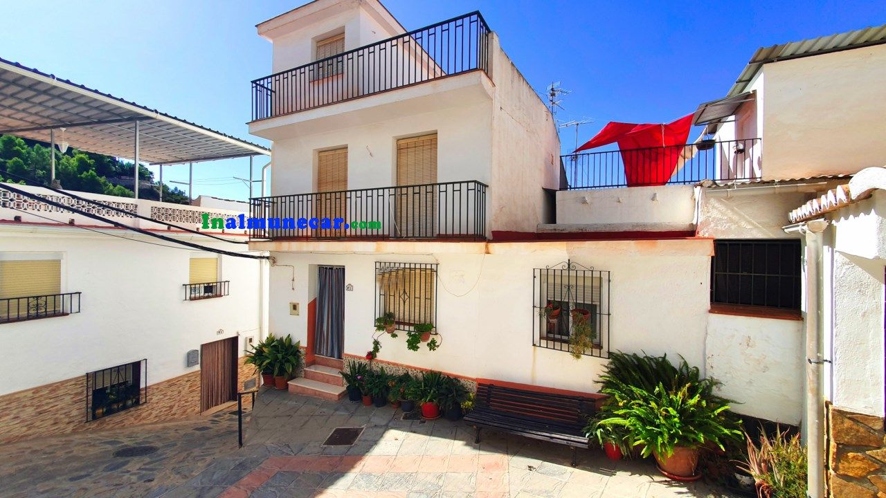 Vista exterior de Finca rústica en venda en Lentegí amb Terrassa i Traster