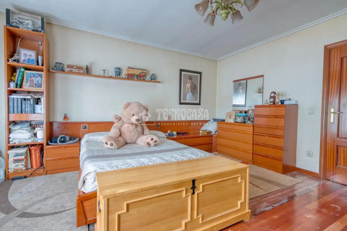 Habitación de Casa adosada en venta en Valladolid con Calefacción, Parquet y Balcón