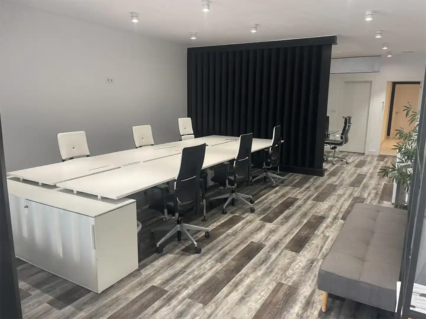 Office for rent in Estepona  with Air Conditioner and Furnished