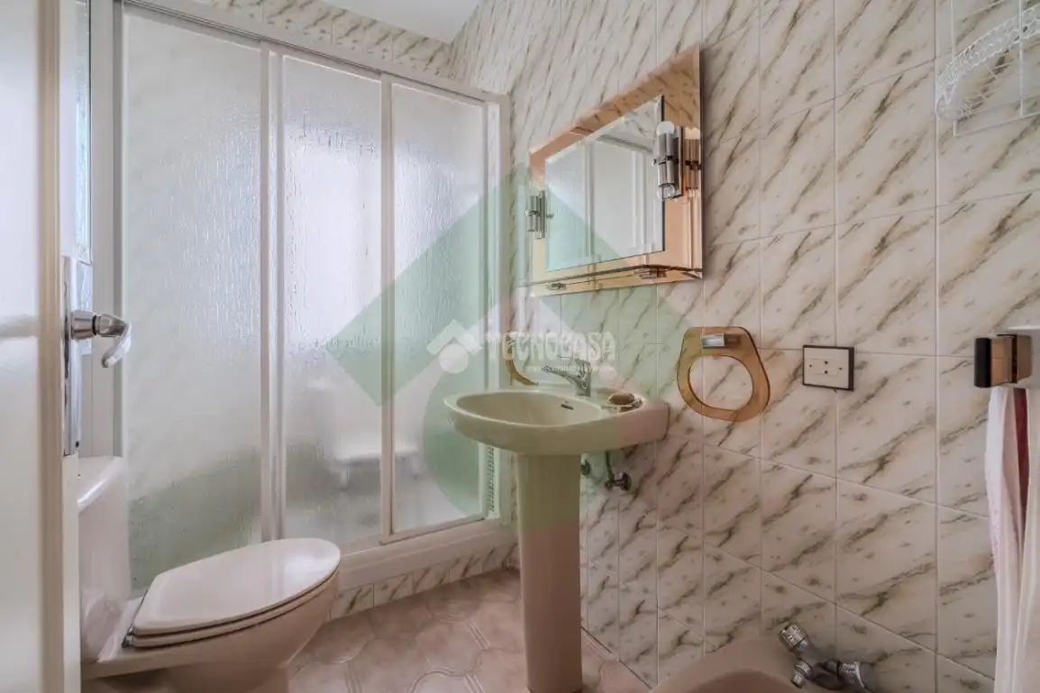 Bathroom of Flat for sale in Madrid  with Heating and Terrace
