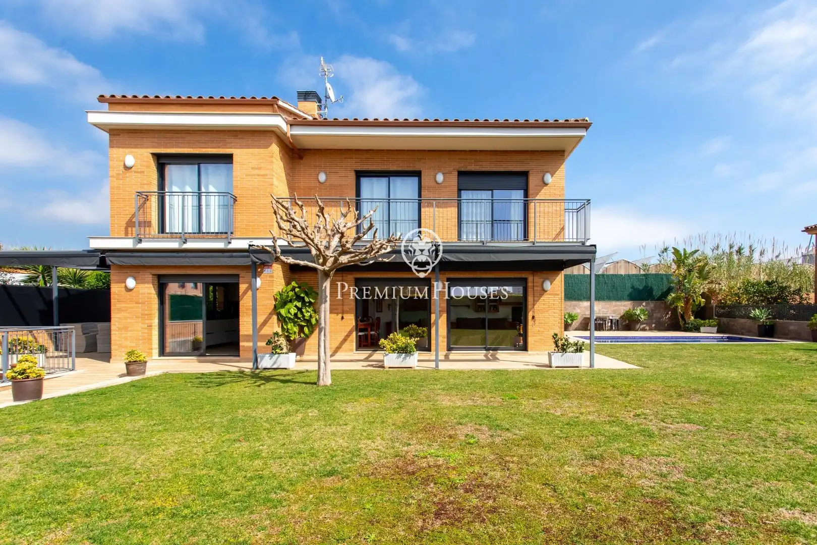 Vista exterior de Casa o xalet en venda en Cabrera de Mar amb Calefacció, Jardí privat i Parquet