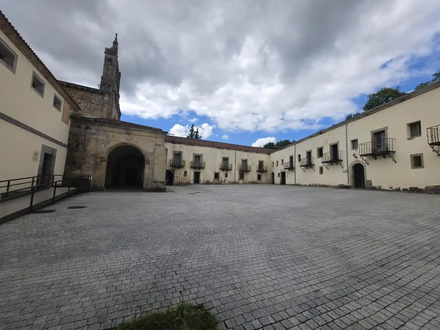 Vista exterior de Casa o xalet de lloguer en Villaviciosa amb Calefacció, Terrassa i Traster