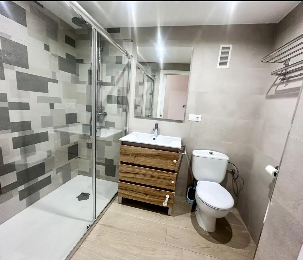 Badezimmer von Wohnung zum Verkauf in Castellón de la Plana / Castelló de la Plana mit Klimaanlage, Abstellraum und Balkon