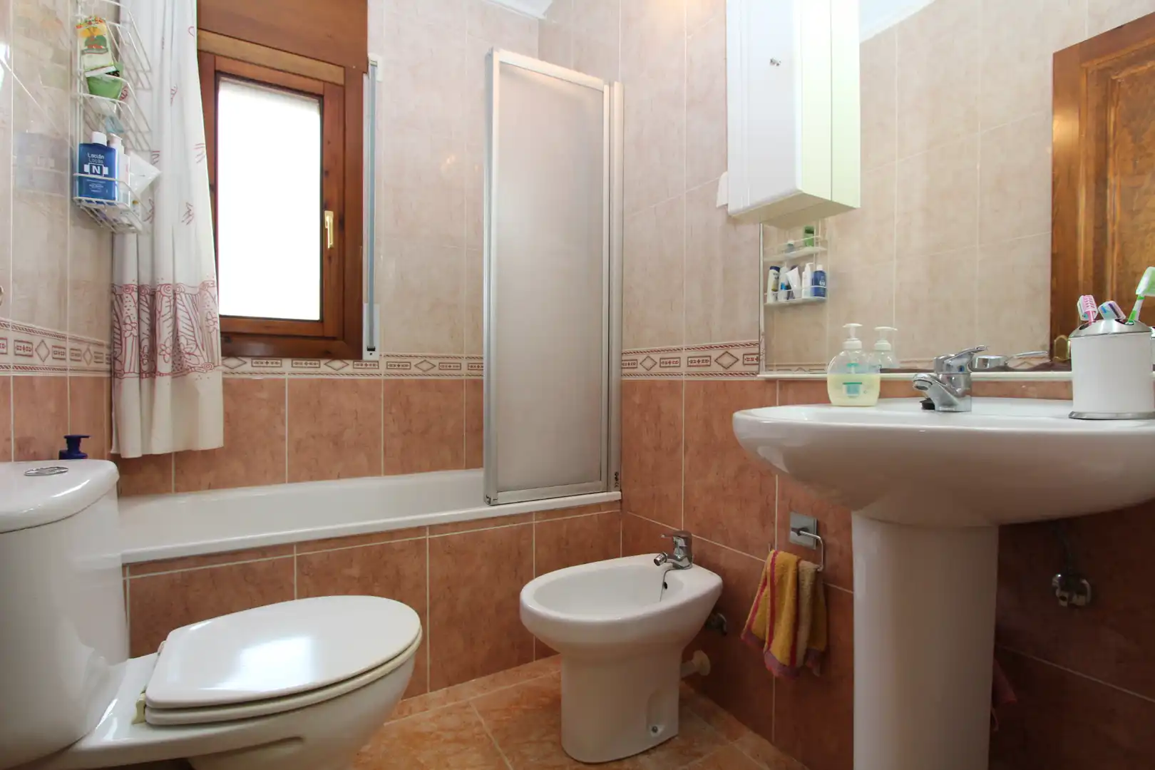 Baño de Casa adosada en venta en Mont-roig del Camp con Calefacción, Jardín privado y Terraza