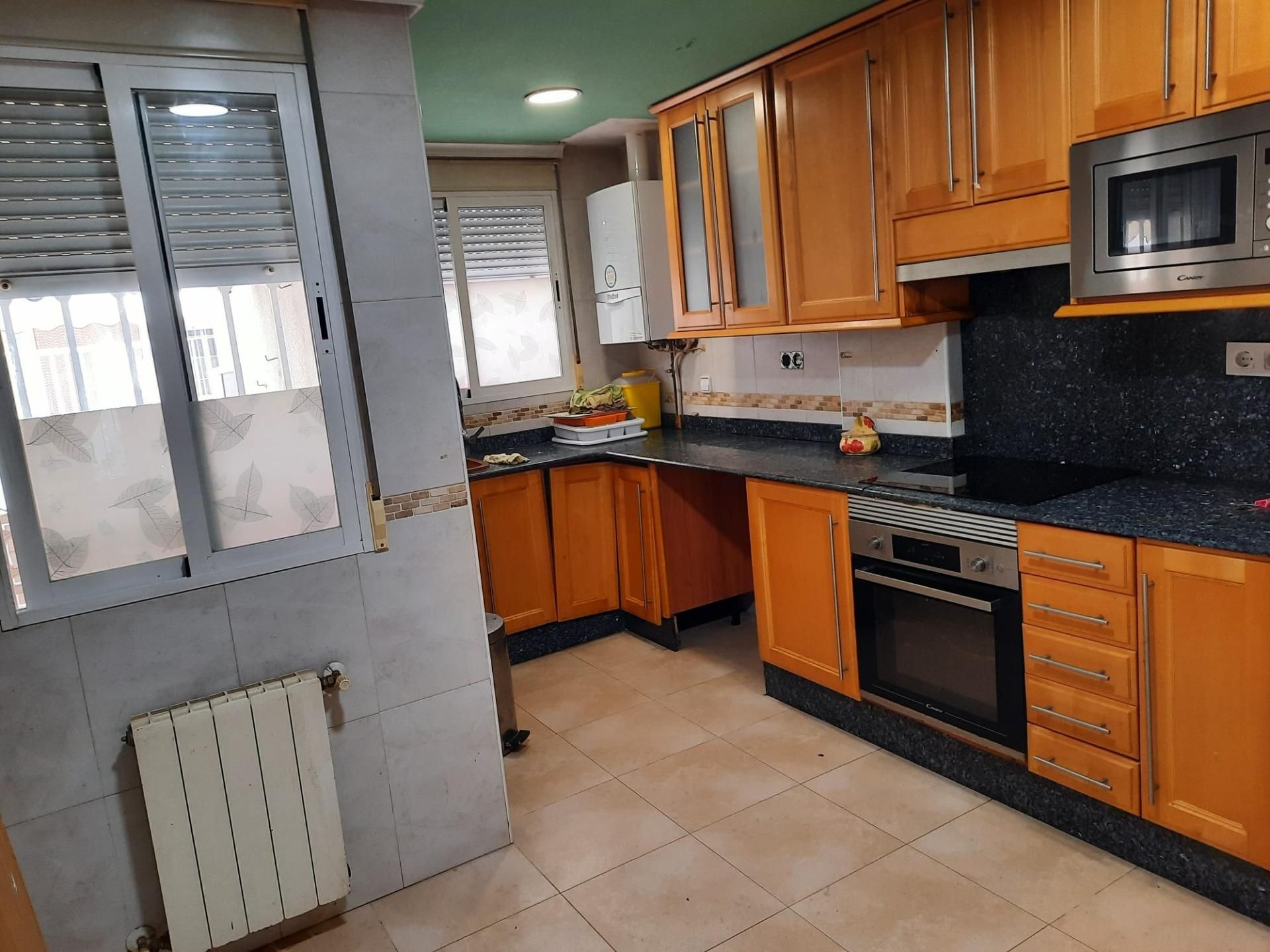 Cuina de Casa adosada en venda en Burjassot amb Aire condicionat, Calefacció i Jardí privat