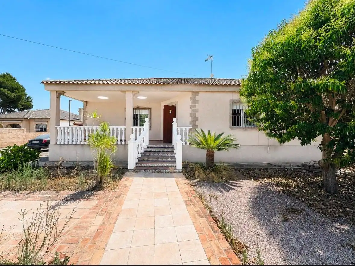 Vista exterior de Casa o xalet en venda en Orihuela