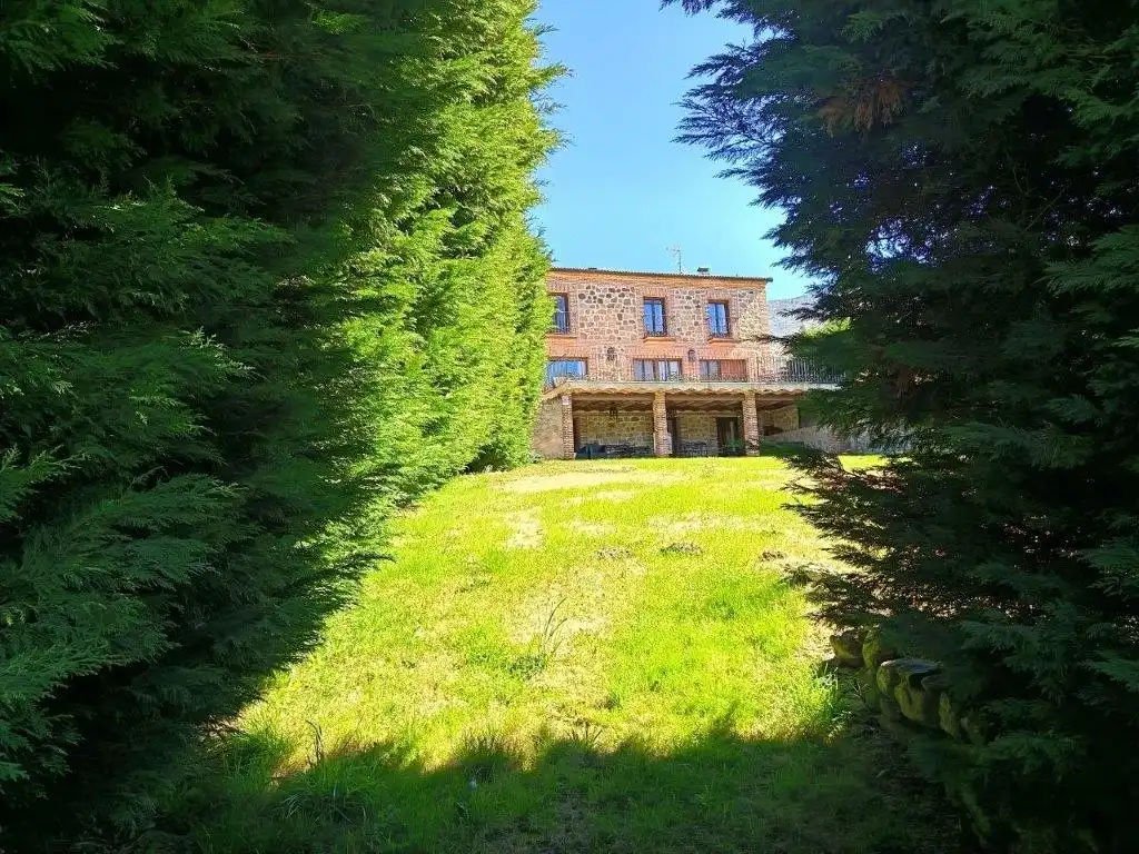 Exterior view of Buildings for sale in Navalonguilla