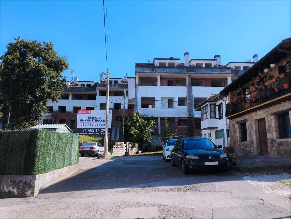 Vista exterior de Edificio en venta en Piélagos