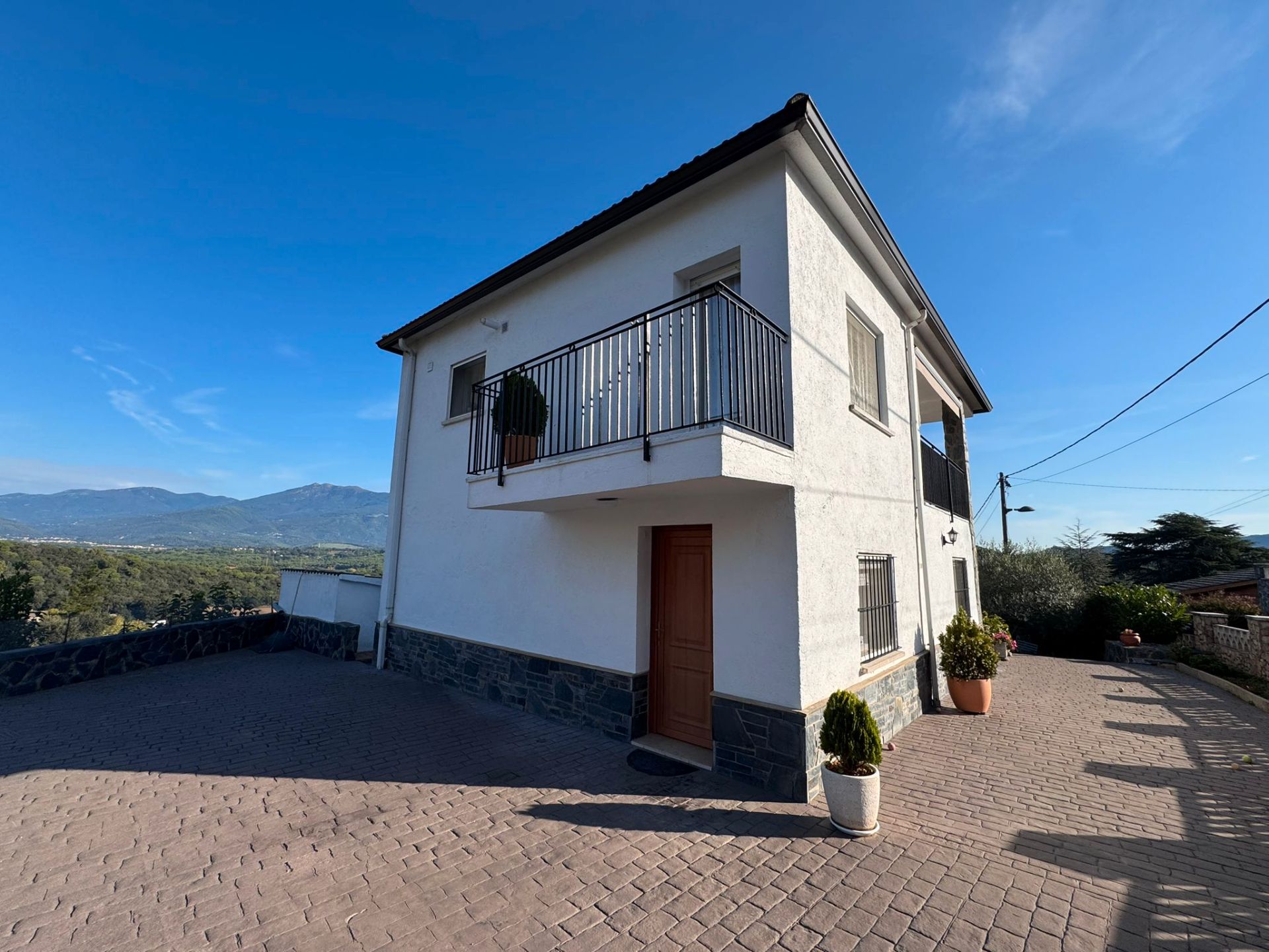 Exterior view of House or chalet for sale in Vallgorguina  with Private garden and Balcony